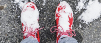 Господині пояснили, чим можна очистити замшеві чоботи взимку