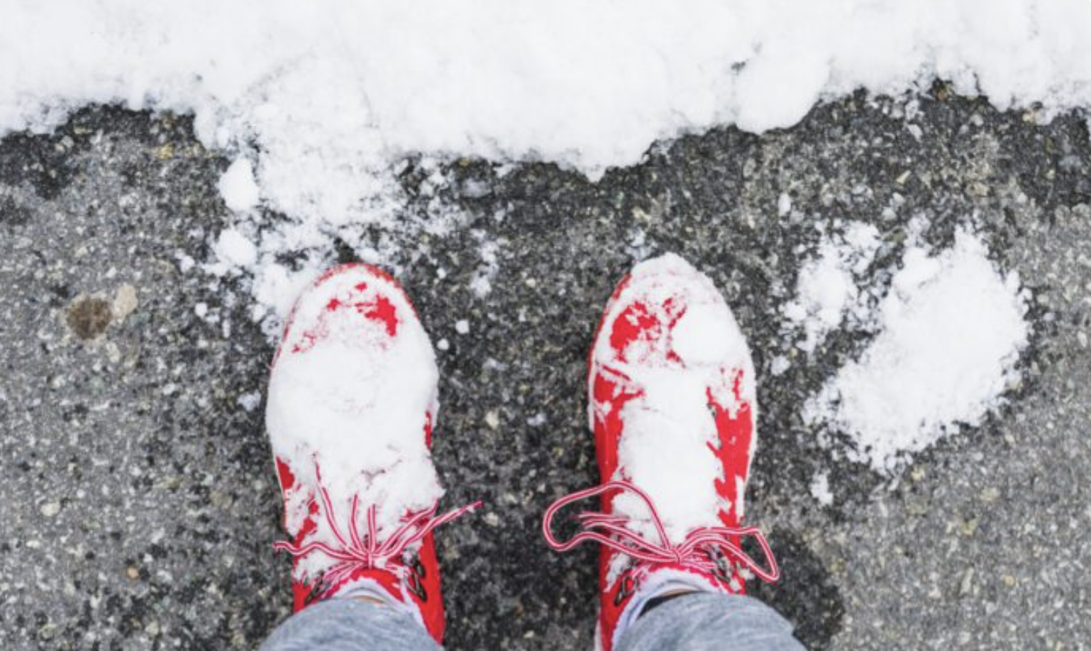 Господині пояснили, чим можна очистити замшеві чоботи взимку