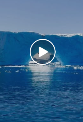 Українські полярники зафільмували льодовик з аркою біля станції «Академік Вернадський»