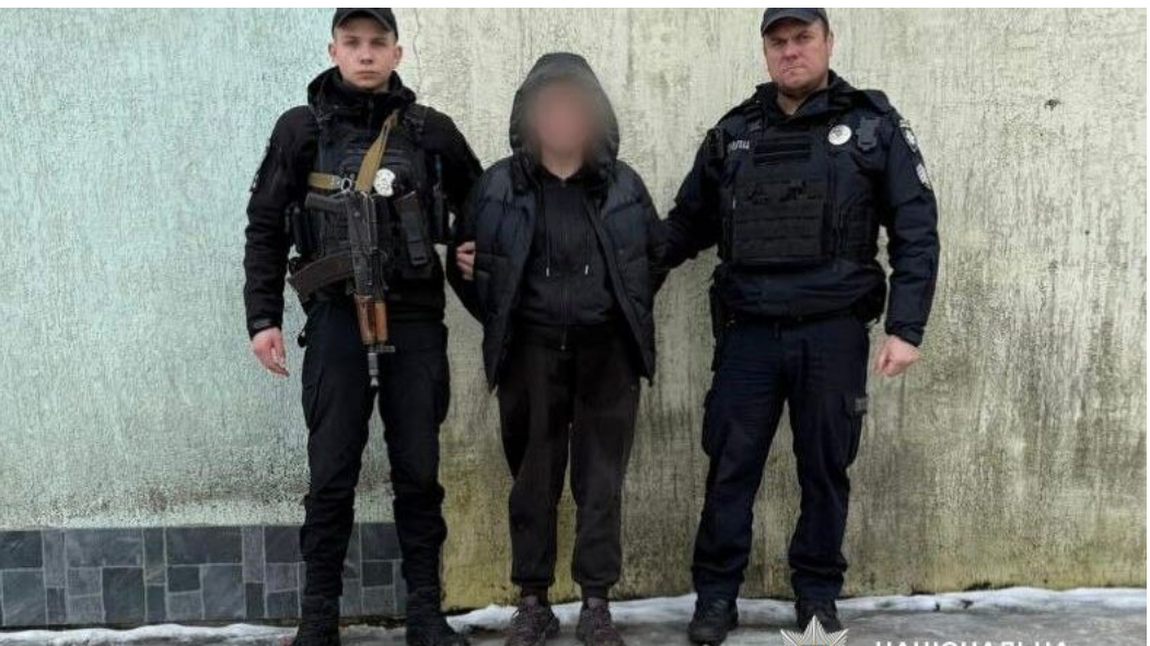 Правоохоронці показали, як у центрі Львова підозрювана закладала вибухівку