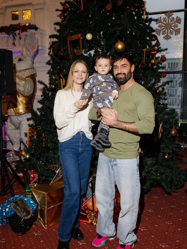 Віталій Козловський із дружиною та сином / &copy; instagram.com/yuliabakumenko