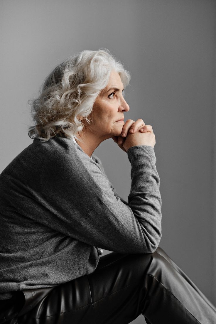 Освіжають і омолоджують: стильні весняні зачіски для жінок після 60 