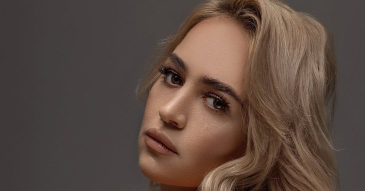 Вагітну переможницю 