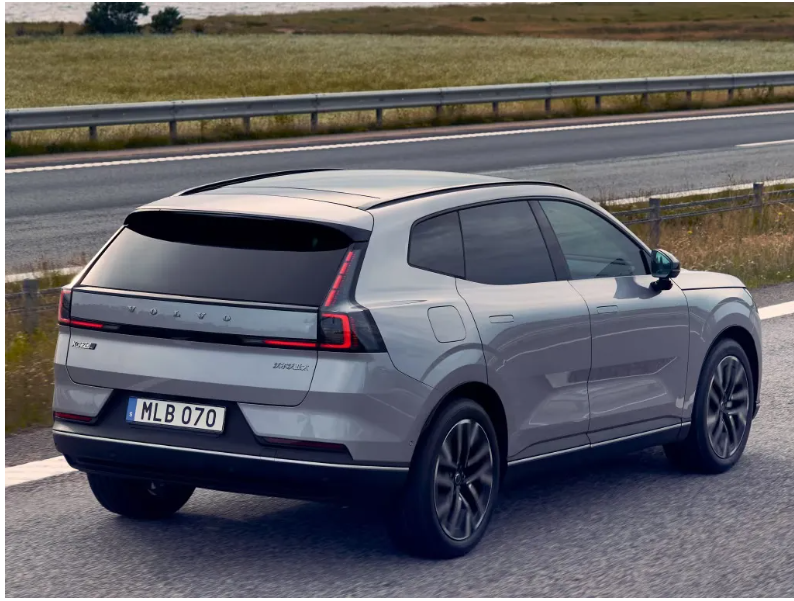 Volvo XC70 2026 «підріс» до сімейного кросовера з запасом ходу 1200 км