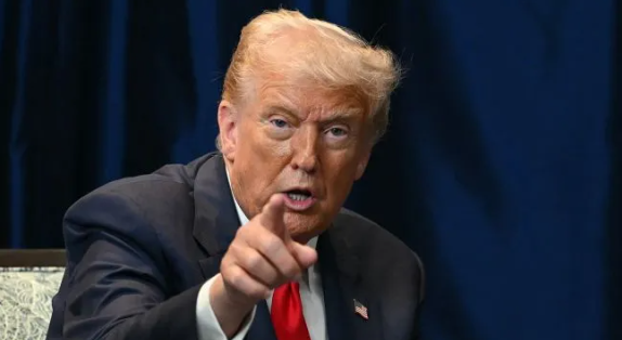 Трамп пригрозив Ірану через можливе мінування Ормузької протоки