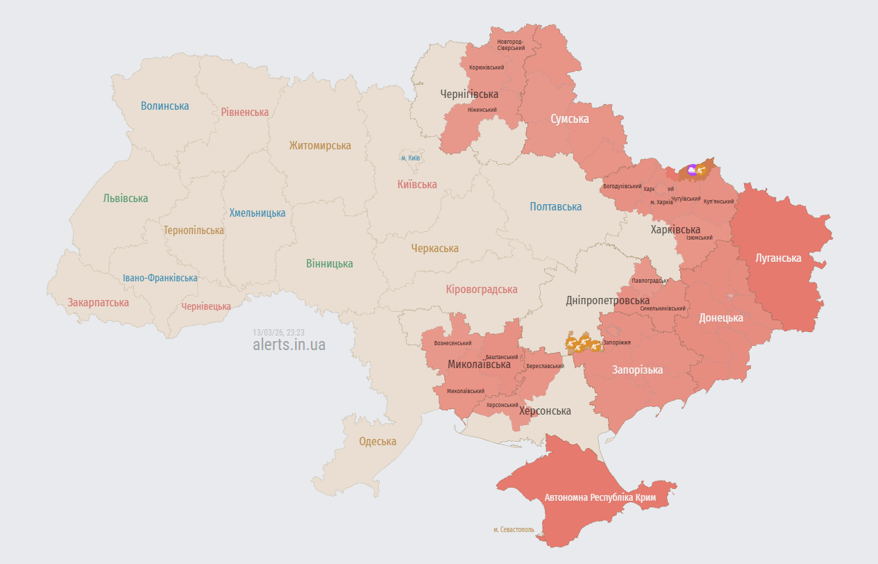 Мапа повітряних тривог в Україні станом на 23:23 13 березня 2026 року (Фото: alerts.in.ua)