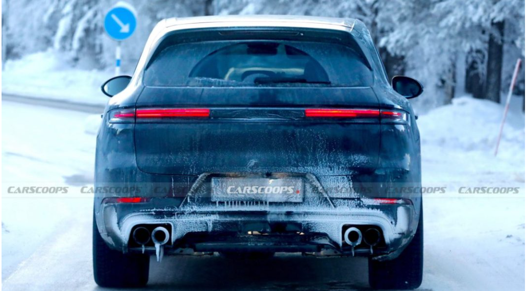 Оновлений Porsche Cayenne з ДВЗ помітили на зимових тестах: що готує німецький бренд