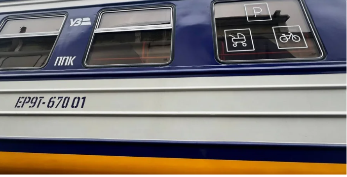 Укрзалізниця змінює рух приміських поїздів у Дніпропетровській та Запорізькій областях через російські обстріли