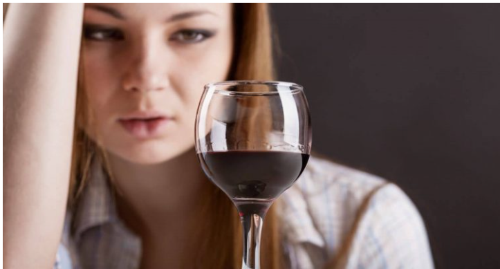 Більше 6 алкогольних напоїв на тиждень призводячи до раку грудей та хворого серця