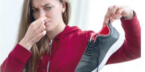 Неприємний запах із взуття зникне за ніч: 17 простих способів