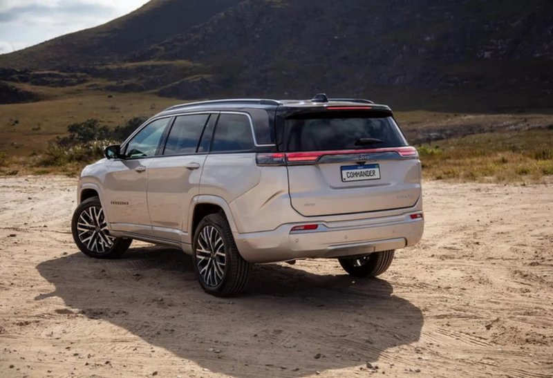 Jeep представив недорогий семимісний кросовер (ФОТО)