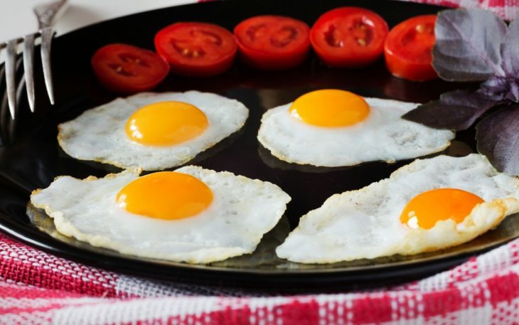 Вчені назвали дуже корисну звичку з віком: кому щодня потрібно їсти одну популярну страву