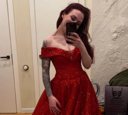 “Пташка” з Азовсталі перевтілилася і показала себе в пишній сукні після схуднення