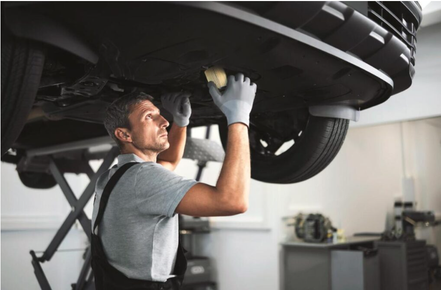 Експерт розповів, як підготувати автомобіль до літа