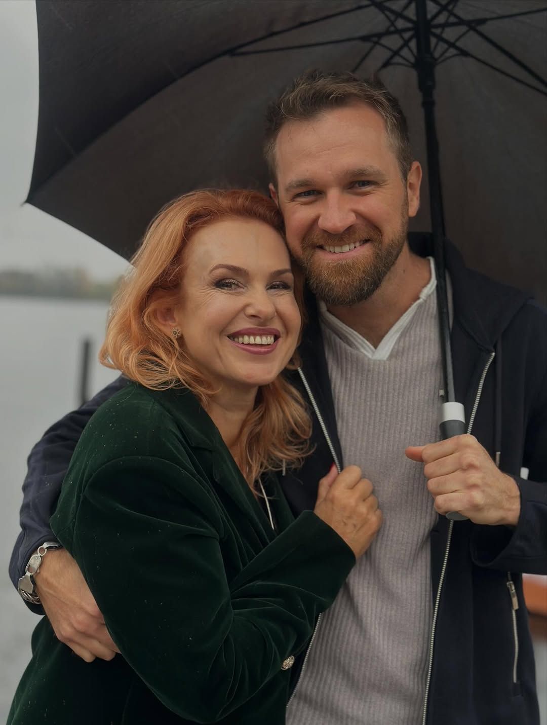 Артемій Єгоров і дружина &mdash; чи ревнує вона його через поцілунки з акторками - фото 844437