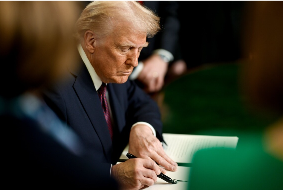 Трамп анонсував перемовини та  зупинив вогонь по Ірану