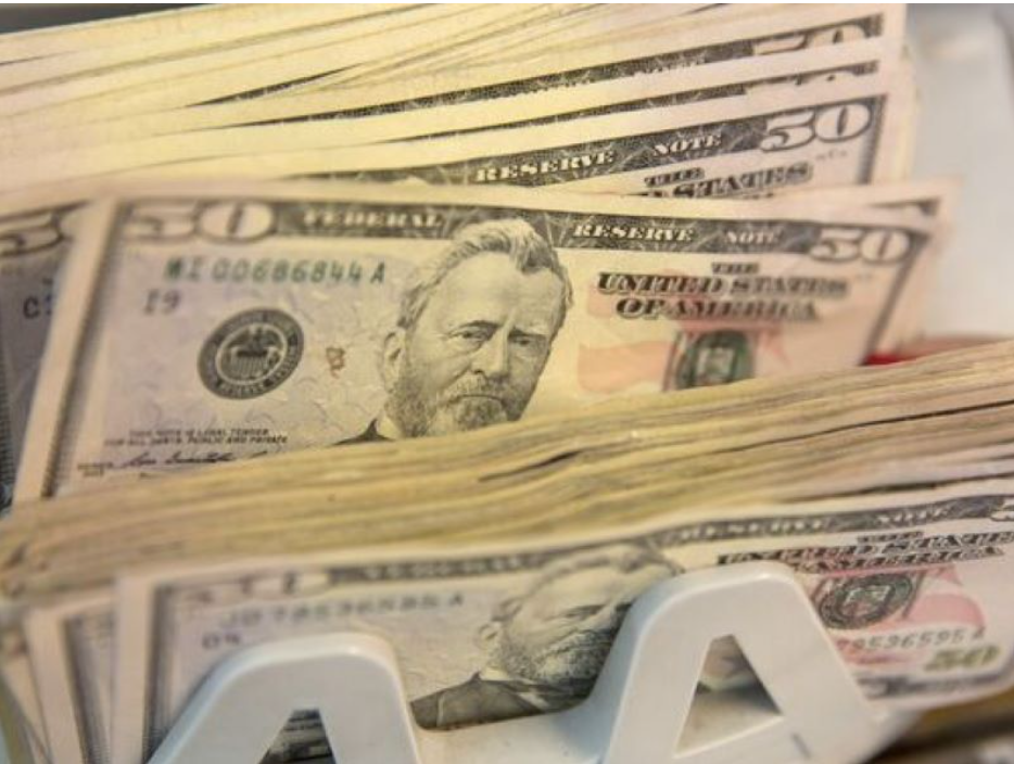 8000 гривень не для всіх: скільки реально отримають українці на руки після підвищення мінімалки