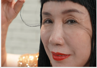 Вії довжиною понад 20 сантиметрів: як китаянка встановила унікальний світовий рекорд