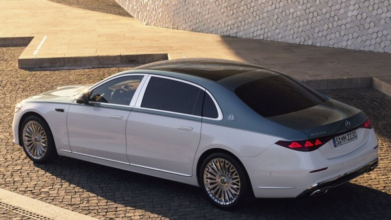 Mercedes представив оновлений Maybach S-Class 2026, який втратив свій головний символ (ФОТО)