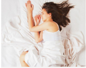 Як ваша поза під час сну впливає на здоров’я серця: поради вчених та лікарів