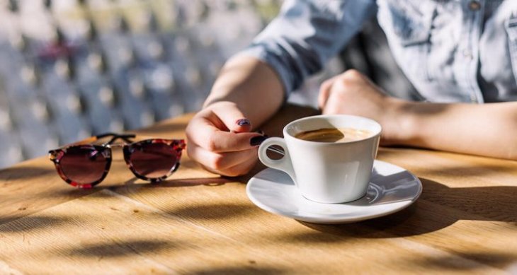 Це не ранок: лікарі назвали ідеальний час доби для першої чашки кави