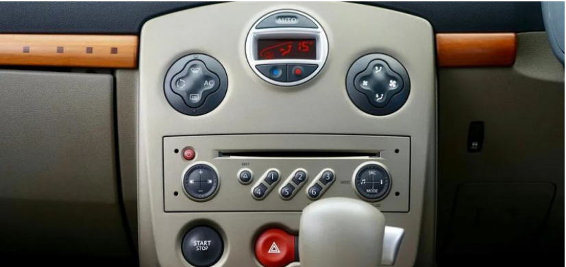 Загадкова кнопка в салоні авто: для чого вона потрібна та як працює