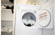 Як правильно прати одяг: Топ-5 порад, які збережуть ваші речі