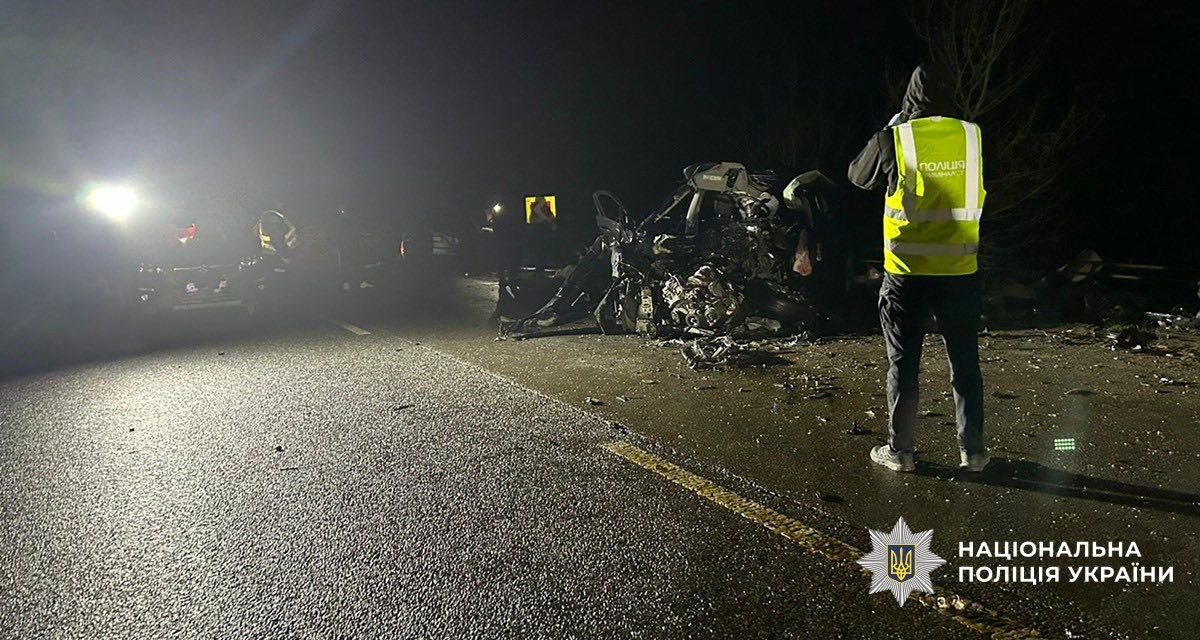 На Прикарпатті внаслідок ДТП загинула жінка, ще троє людей дістали поранення
