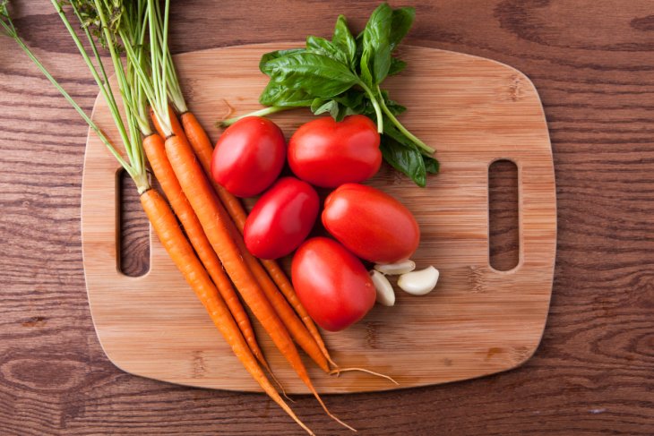 Дієтологи не рекомендують курцям їсти моркву та помідори