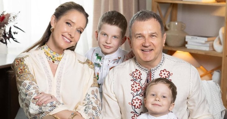 Осадча з синами й чоловіком у вишиванках привітали з Вербною неділею й замилували традицією