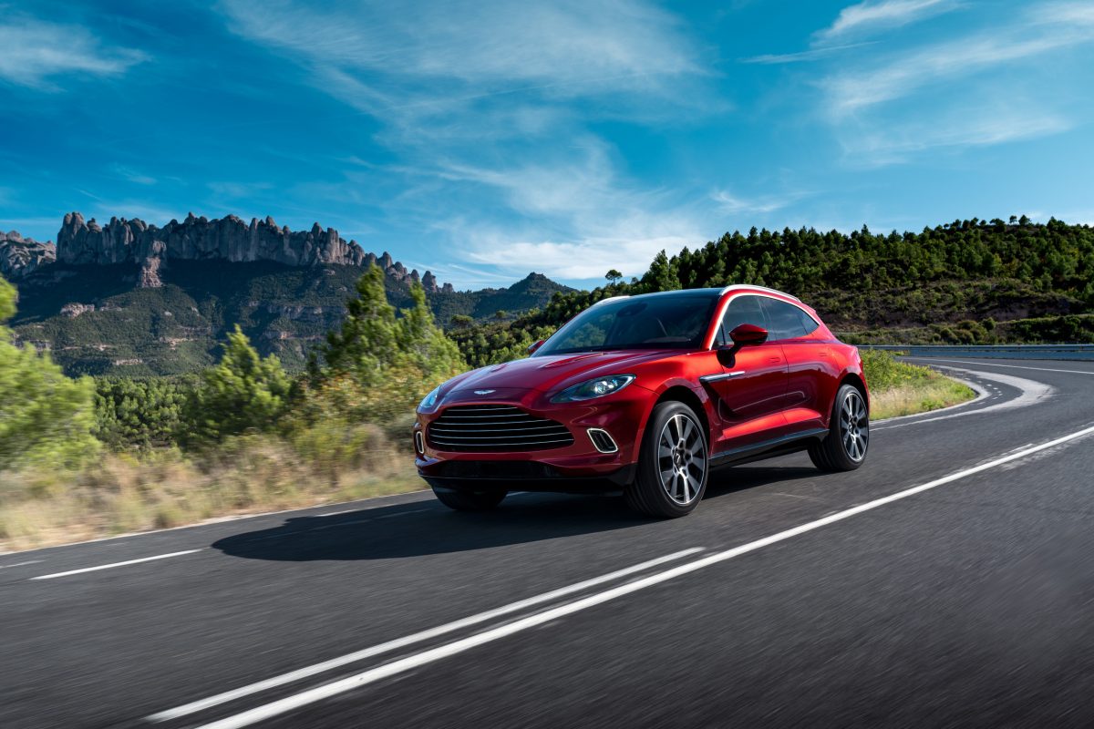 Відмова підвіски та ДТП: Aston Martin відкликає понад 5000 кросоверів DBX - фото 2