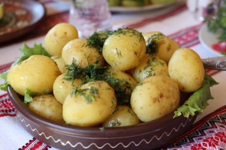 Лікар розповіла кому краще зменшити споживання картоплі