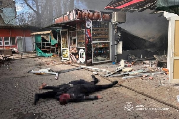 Наслідки обстрілу Нікополя / &copy; instagram.com/xenaex