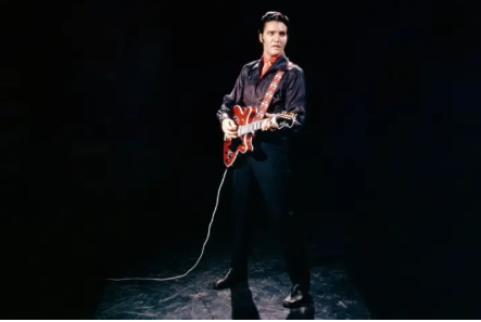 Гітару Елвіса Преслі з легендарного шоу виставили на аукціон за мільйони