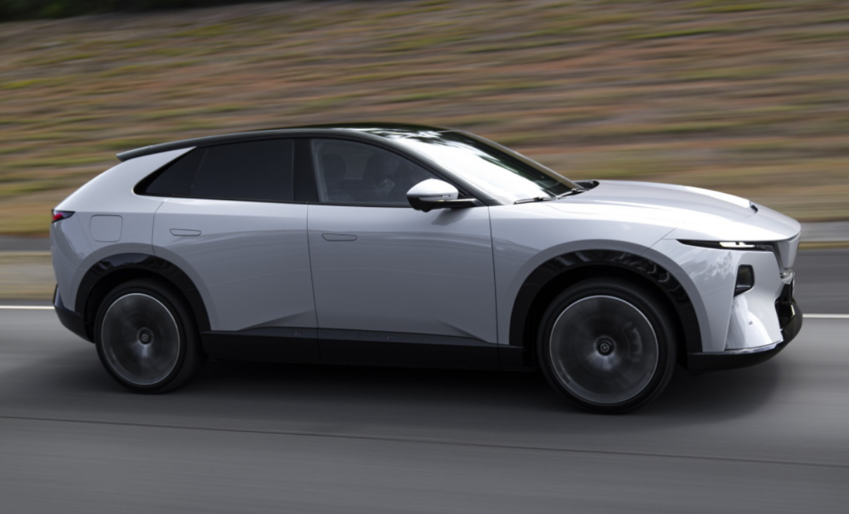 Глобальна версія кросовера Mazda CX-6e 2026: відома ціна