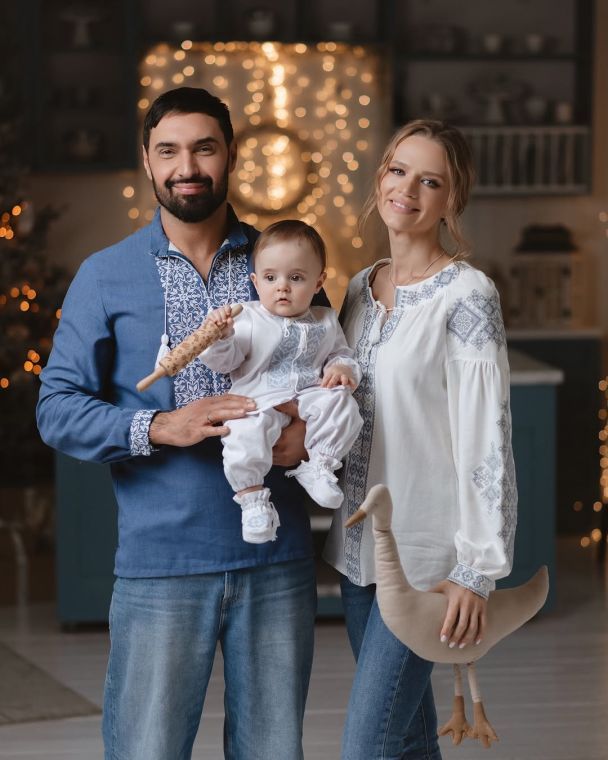 Віталій Козловський з&nbsp;дружиною та&nbsp;сином / &copy; instagram.com/yuliabakumenko