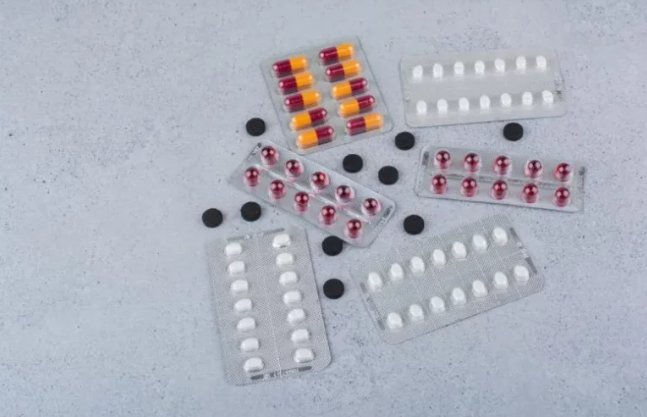 Як використовувати порожні блістери від пігулок для очищення срібних прикрас