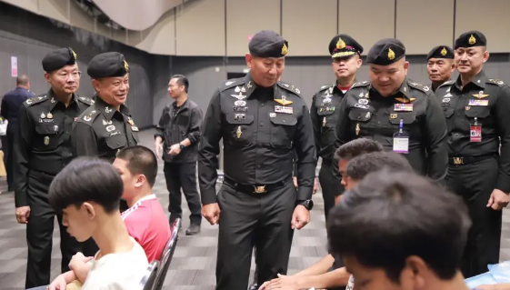 «Втомився від дружини? Йди в армію!»: як Таїланд залучив тисячі добровольців через соцмережі