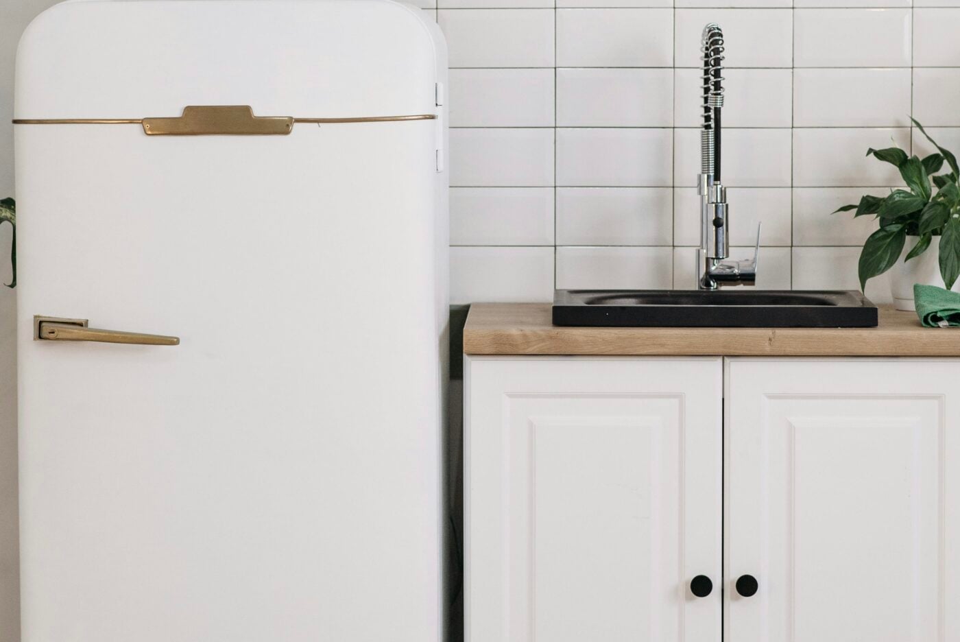 Як прибрати стійкий запах їжі з холодильника. Фото: Pexels