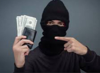 Фейкова допомога та дзвінки з банку: шахраї ошукали українців на понад 130 тисяч гривень