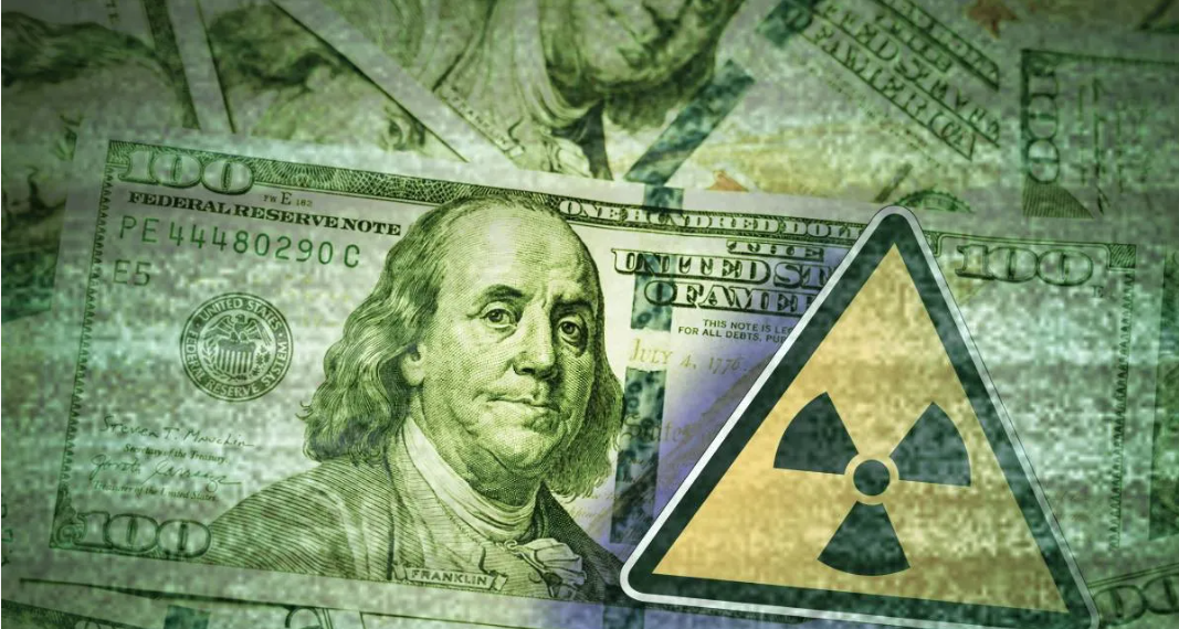 Радіоактивні долари: українку не пустили до Польщі через купюру з перевищенням фону у 1905 разів