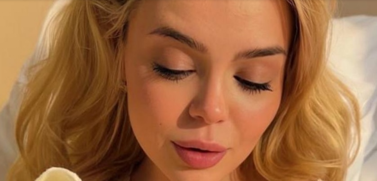 Аліна Гросу вперше стала мамою: співачка народила сина-богатиря в Україні