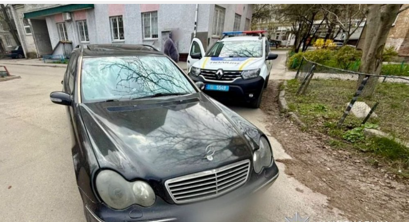 Смертельна ДТП на Київщині: 21-річний водій Mercedes наїхав на жінку у дворі будинку