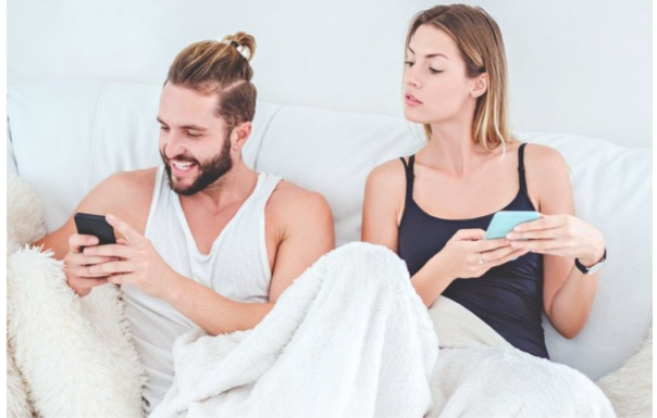 Секс не обов’язковий: психологиня пояснила, коли переписка стає зрадою