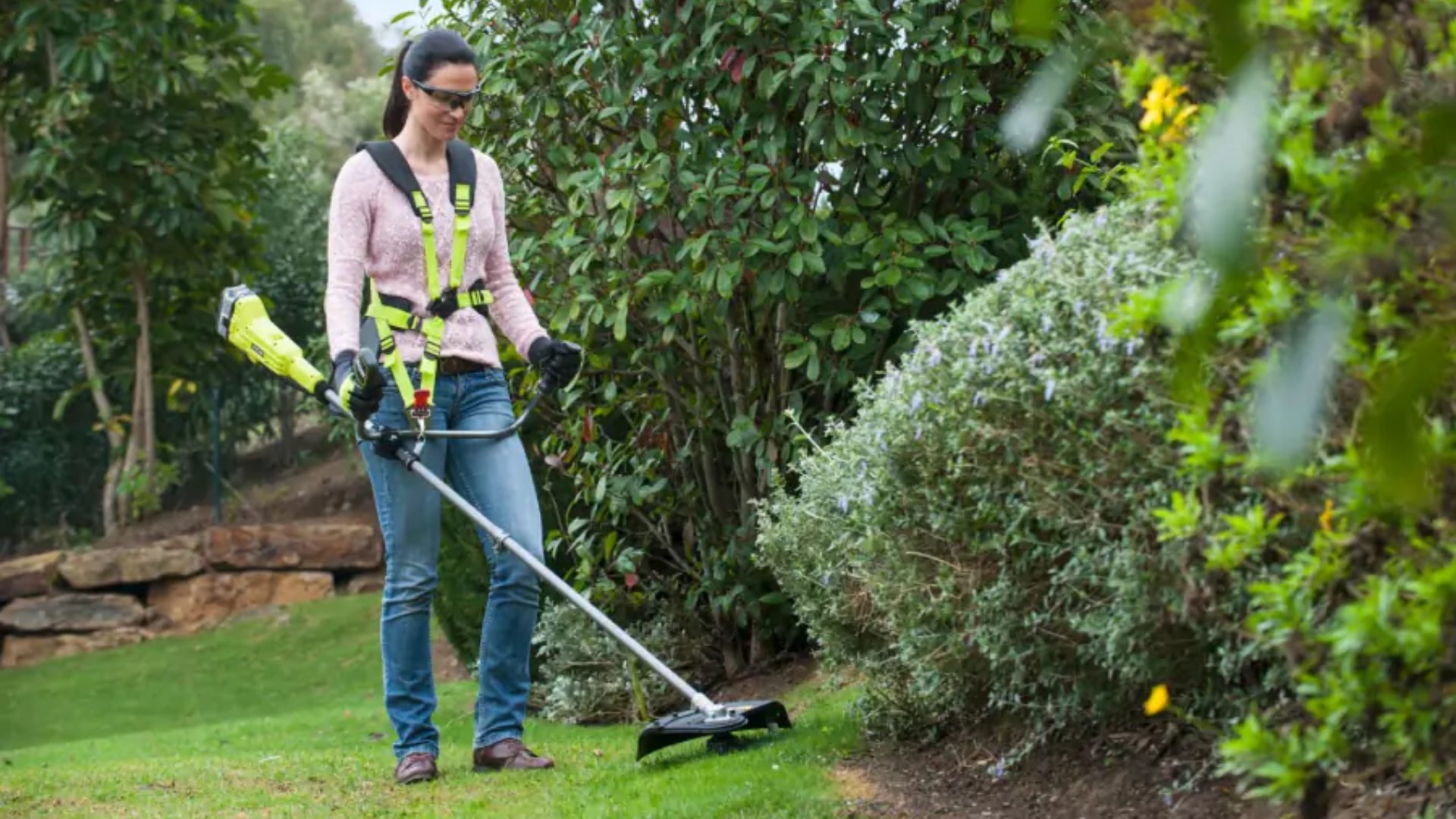 С началом сезона покоса: где мотокоса эффективнее газонокосилки