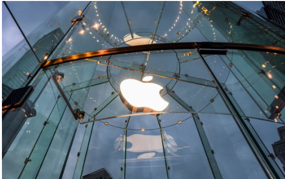 Тім Кук йде з посади гендиректора Apple після 15 років роботи