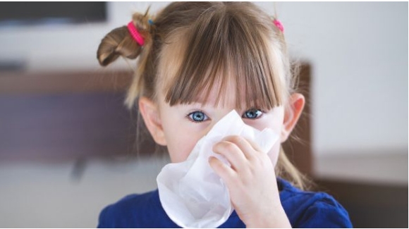 Закладеність носа у дітей вранці: що це може бути та як лікувати?