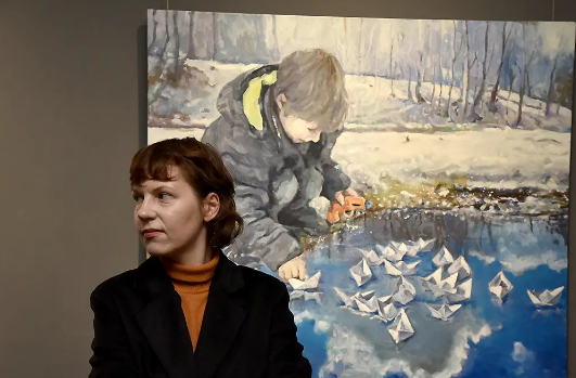 Мистецтво проти темряви: у Києві показали виставку «В очікуванні тепла»