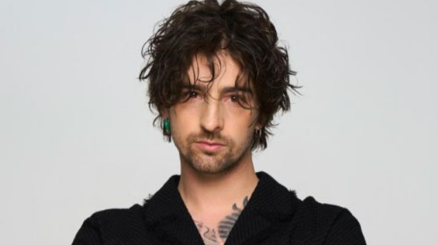 Світле волосся та окуляри: Дантес здивував архівним фото зі школи