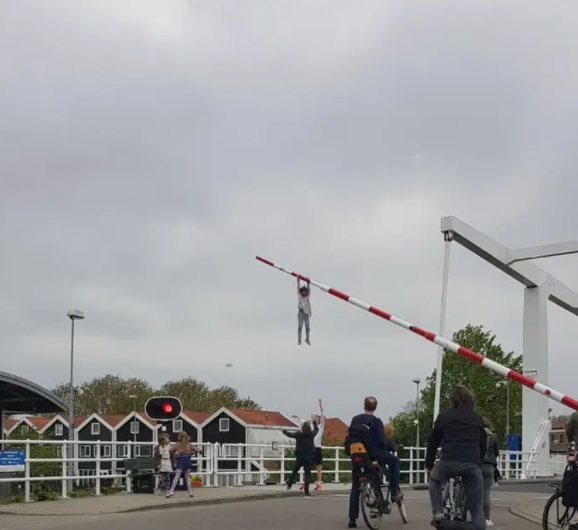 15 дітей, які просто хотіли спокійного дитинства, але батьки вирішили інакше - фото 857372